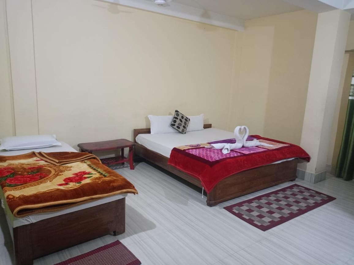 Hotel Kaziranga Holidays Exteriör bild